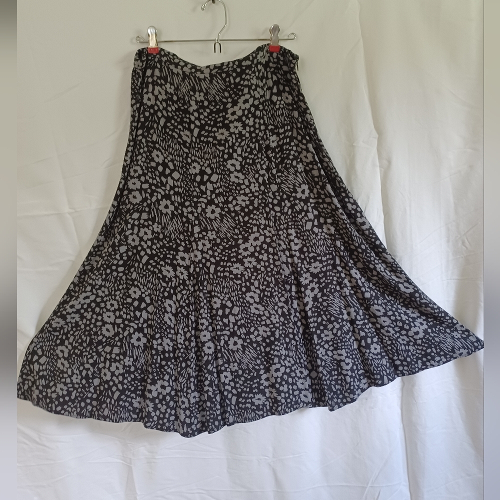 White Stag Monochrome Floral Skirt 12